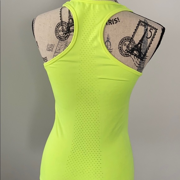Nike bundle of 2 workout tops - Picture 5 of 11